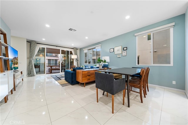 dining space featuring recessed lighting, visible vents, and baseboards