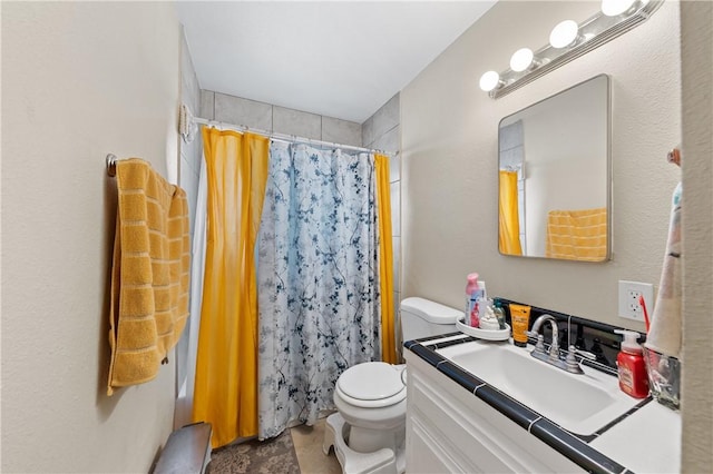 full bath featuring toilet, curtained shower, and vanity