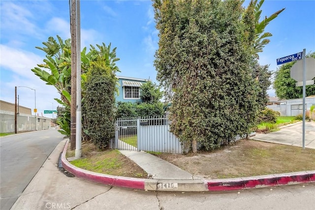 view of front of property with a fenced front yard