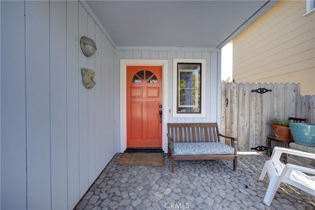 entrance to property with fence