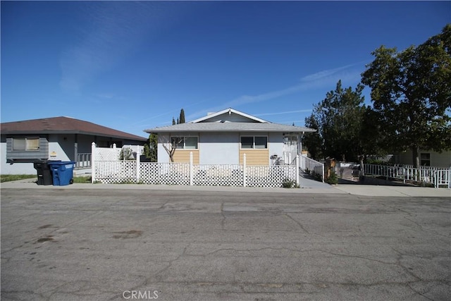 view of front of house with fence