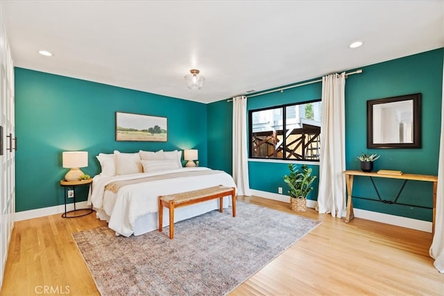 bedroom with recessed lighting, baseboards, and light wood-type flooring