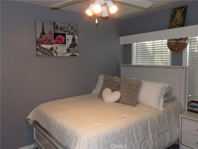 bedroom featuring ceiling fan