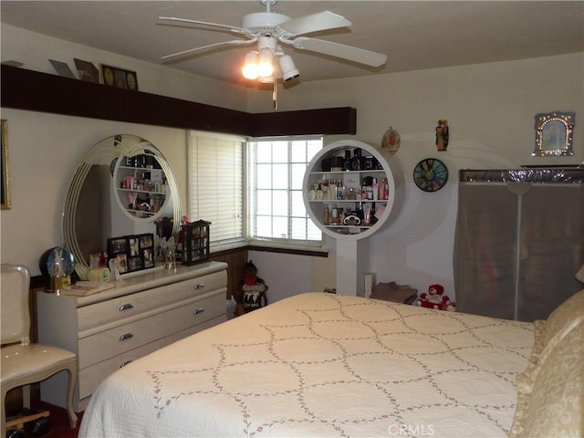 bedroom with ceiling fan