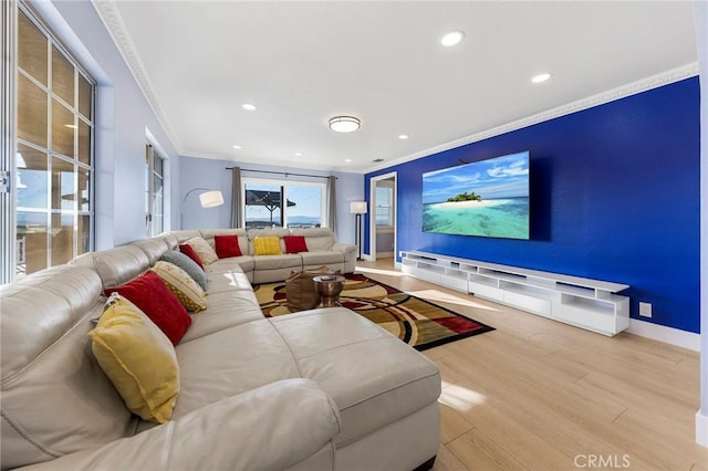 living area featuring baseboards, recessed lighting, wood finished floors, and crown molding