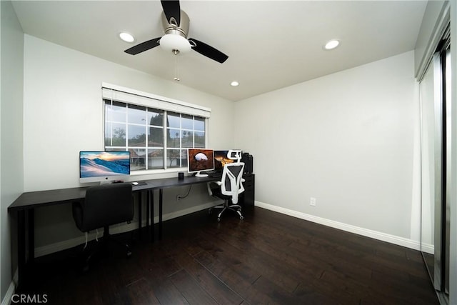 home office featuring dark wood finished floors, recessed lighting, baseboards, and ceiling fan