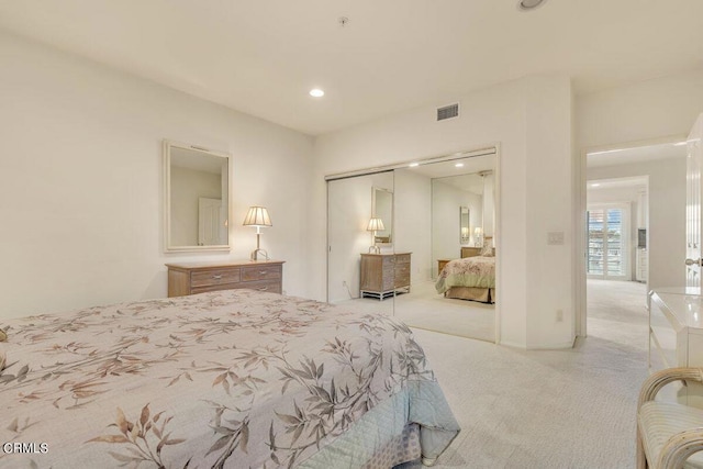 bedroom featuring a closet, carpet flooring, visible vents, and recessed lighting