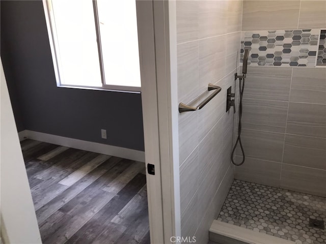 26734 Caravan Cir, Corona, CA 92883 - bathroom featuring a tile shower and wood finished floors