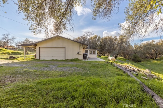 43317 Running Deer Ct, Coarsegold, CA 93614 - view of side of home featuring a yard and driveway