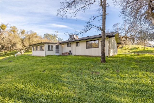 43317 Running Deer Ct, Coarsegold, CA 93614 - rear view of house with a yard