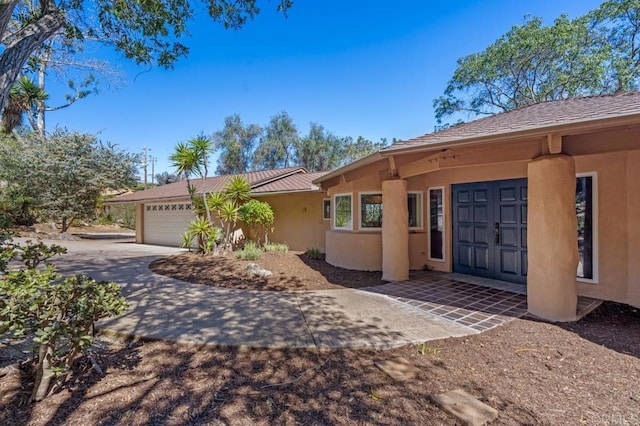 view of front facade featuring stucco siding and a garage