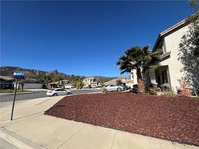 view of yard with a mountain view