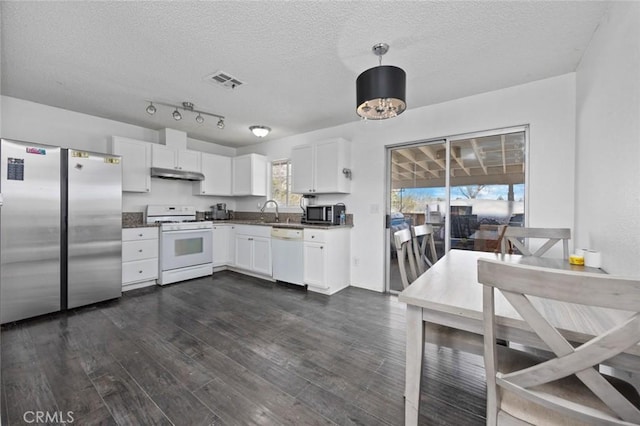 kitchen featuring appliances with stainless steel finishes, dark wood-type flooring, visible vents, and under cabinet range hood