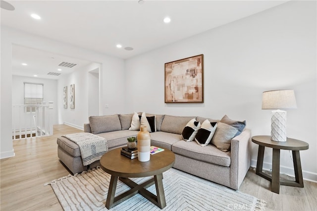 living area featuring recessed lighting, visible vents, baseboards, and light wood-style floors