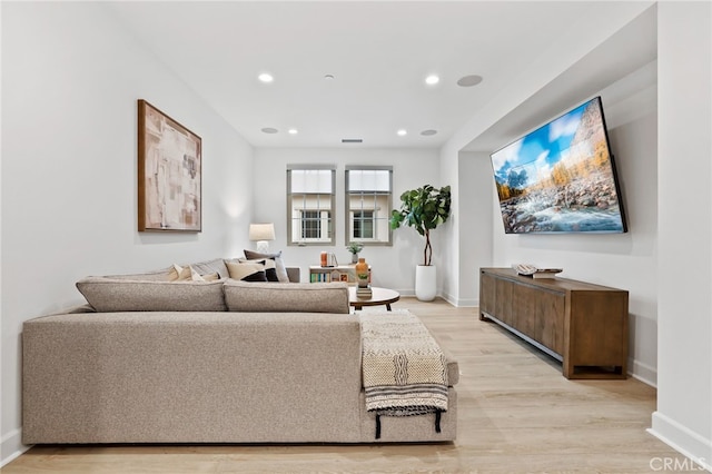 living room featuring recessed lighting, light wood-style flooring, visible vents, and baseboards