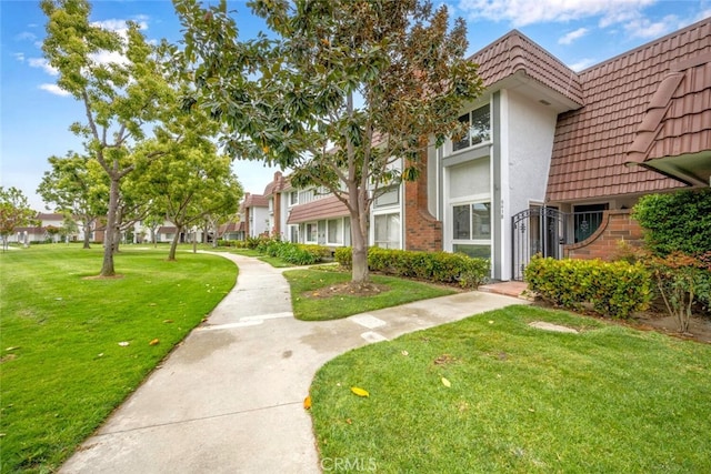 surrounding community with a lawn and a residential view