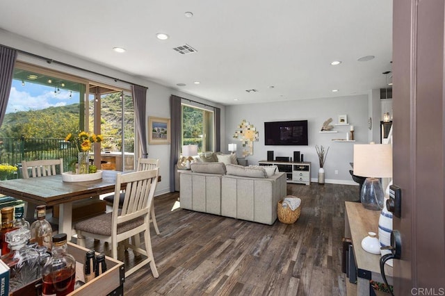 living area with dark wood-type flooring, recessed lighting, visible vents, and baseboards