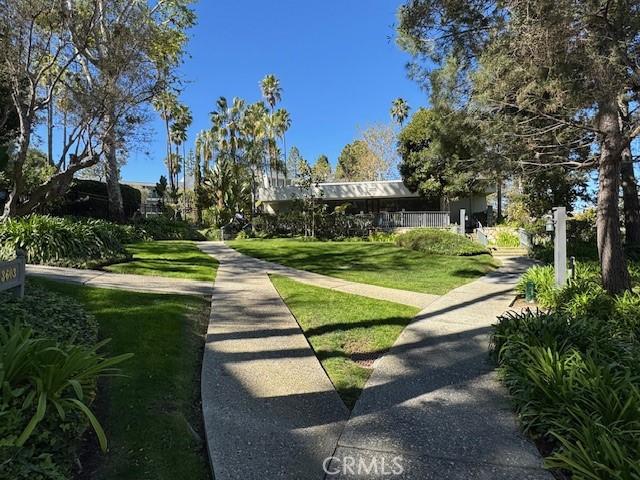 3601 W Hidden Ln Unit 309, Rolling Hills Estates, CA 90274 - surrounding community featuring a yard
