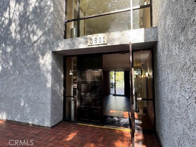 property entrance with stucco siding