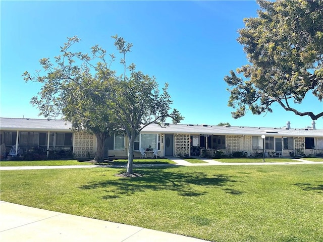 single story home with a front yard