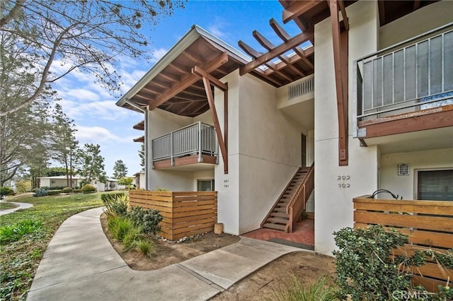 view of exterior entry with stucco siding