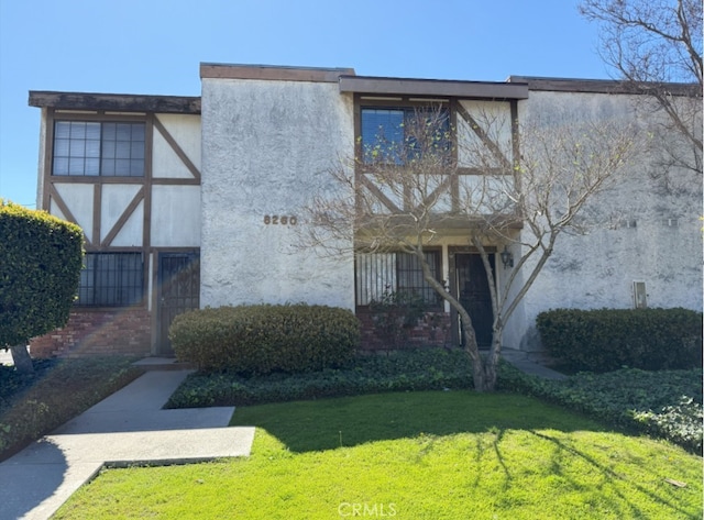 view of front of property featuring a front yard and stucco siding