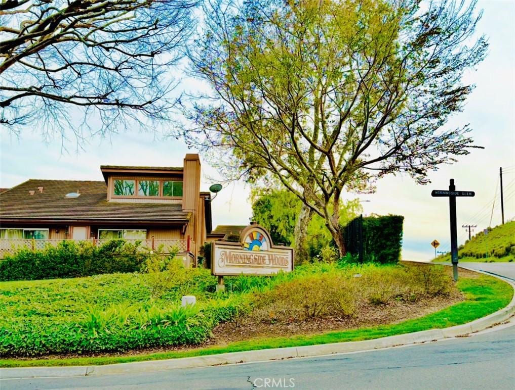 view of community / neighborhood sign