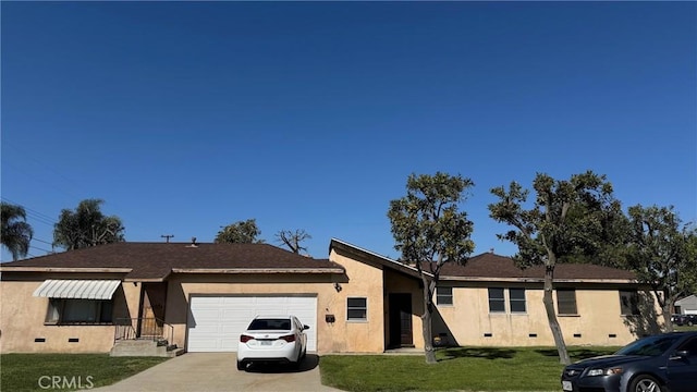 view of front of house featuring a garage, driveway, crawl space, stucco siding, and a front lawn