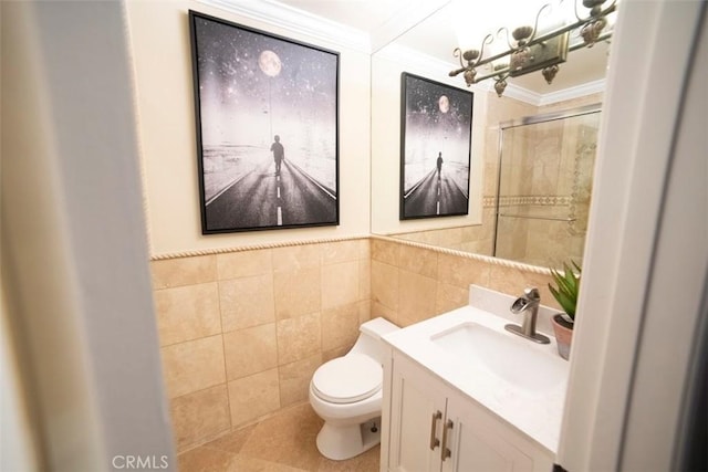 bathroom featuring vanity, a tile shower, crown molding, tile walls, and toilet