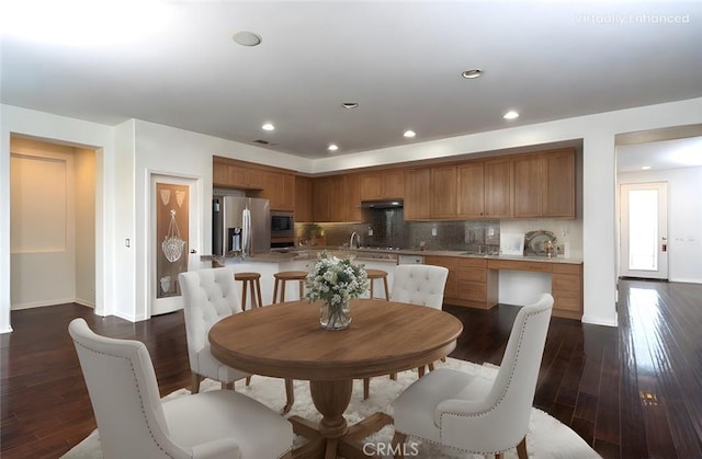 dining room featuring dark wood-style floors, recessed lighting, and baseboards