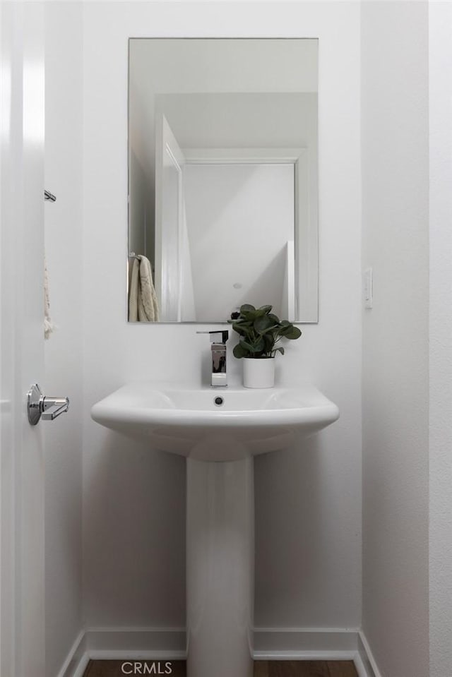 bathroom with baseboards