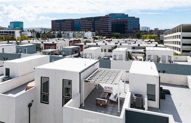 bird's eye view with a view of city