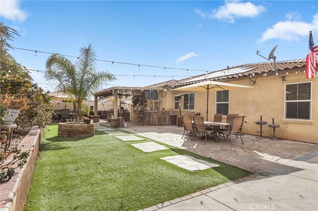 view of yard with a patio and a pergola