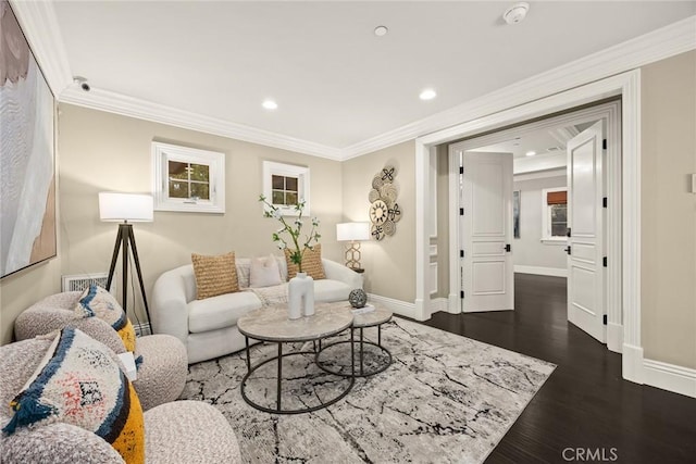 living area featuring recessed lighting, baseboards, wood finished floors, and ornamental molding