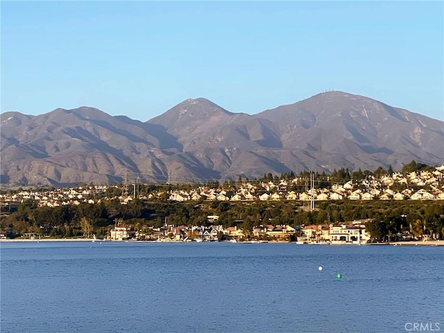 water view with a mountain view