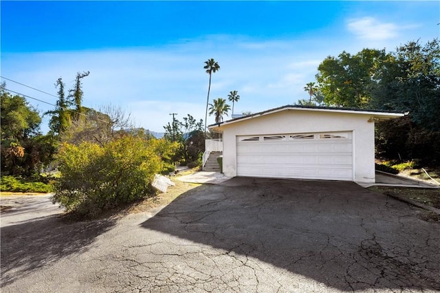 9970 Shadow Hills Dr, Sunland, CA 91040 - view of garage