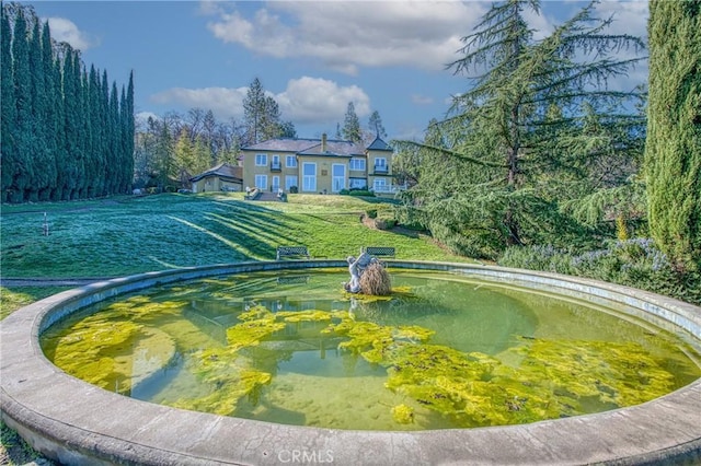 view of property's community featuring a lawn