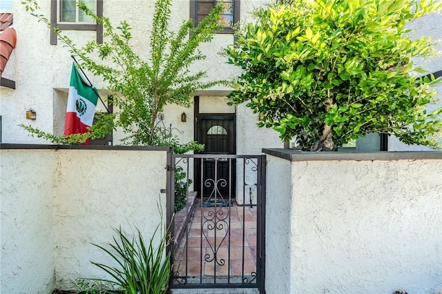 27666 Nugget Dr Unit 3, Canyon Country, CA 91387 - gate featuring a fenced front yard