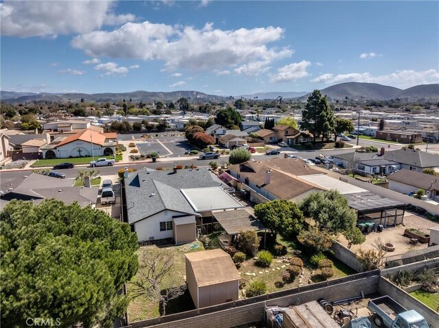 bird's eye view featuring a residential view and a mountain view