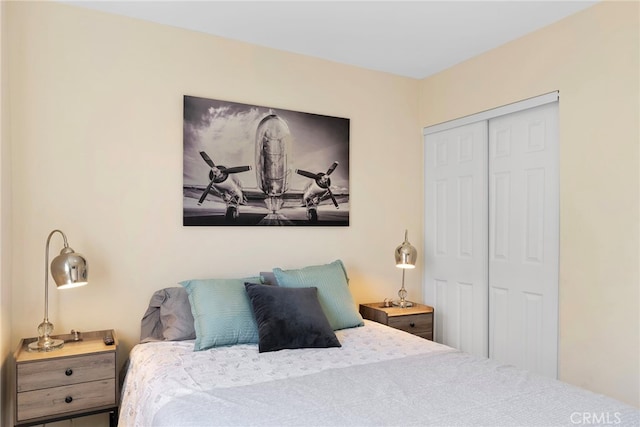 bedroom featuring a closet