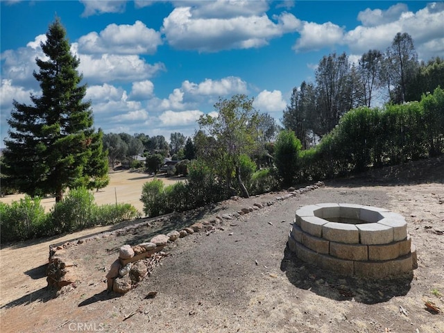 view of yard featuring a fire pit