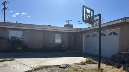 single story home featuring a garage