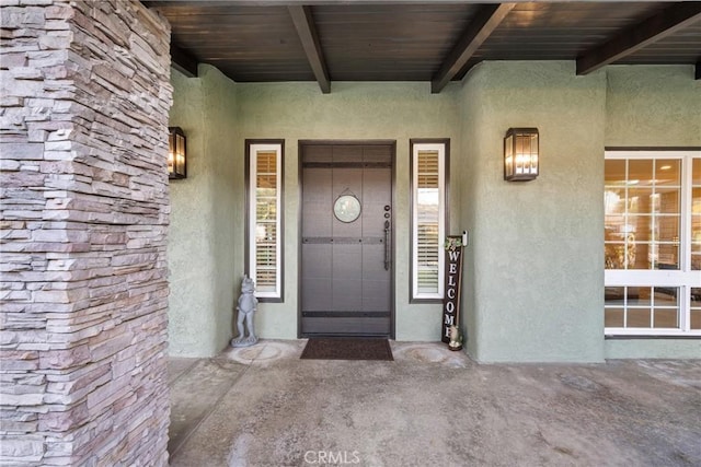 property entrance featuring stucco siding