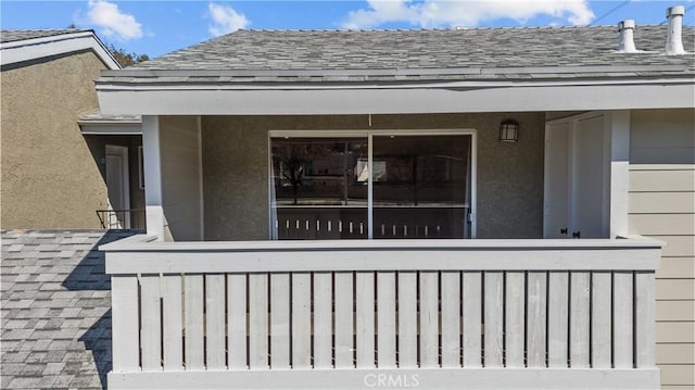 property entrance featuring roof with shingles