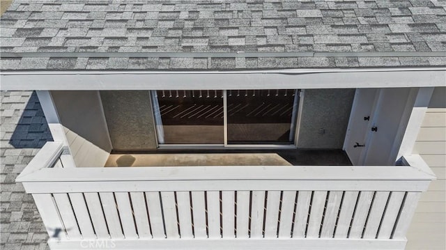 exterior details featuring a shingled roof