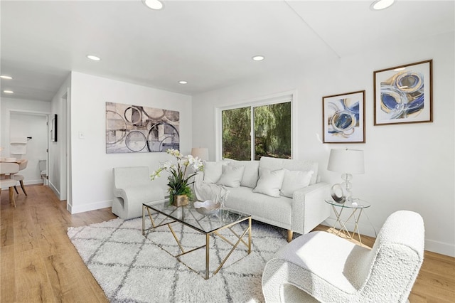 living area featuring recessed lighting, light wood-type flooring, and baseboards