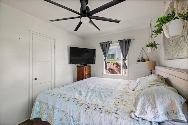 bedroom featuring a ceiling fan