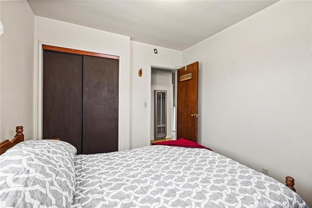 bedroom featuring a closet