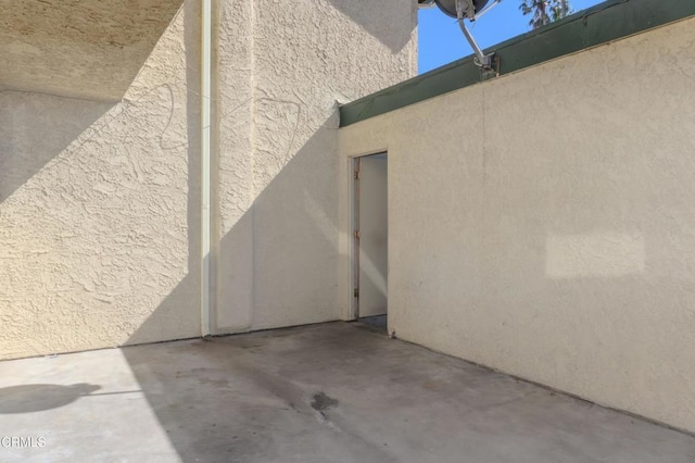 view of side of home featuring stucco siding