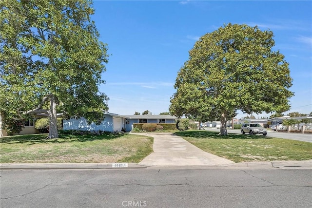 view of front of property with a front lawn